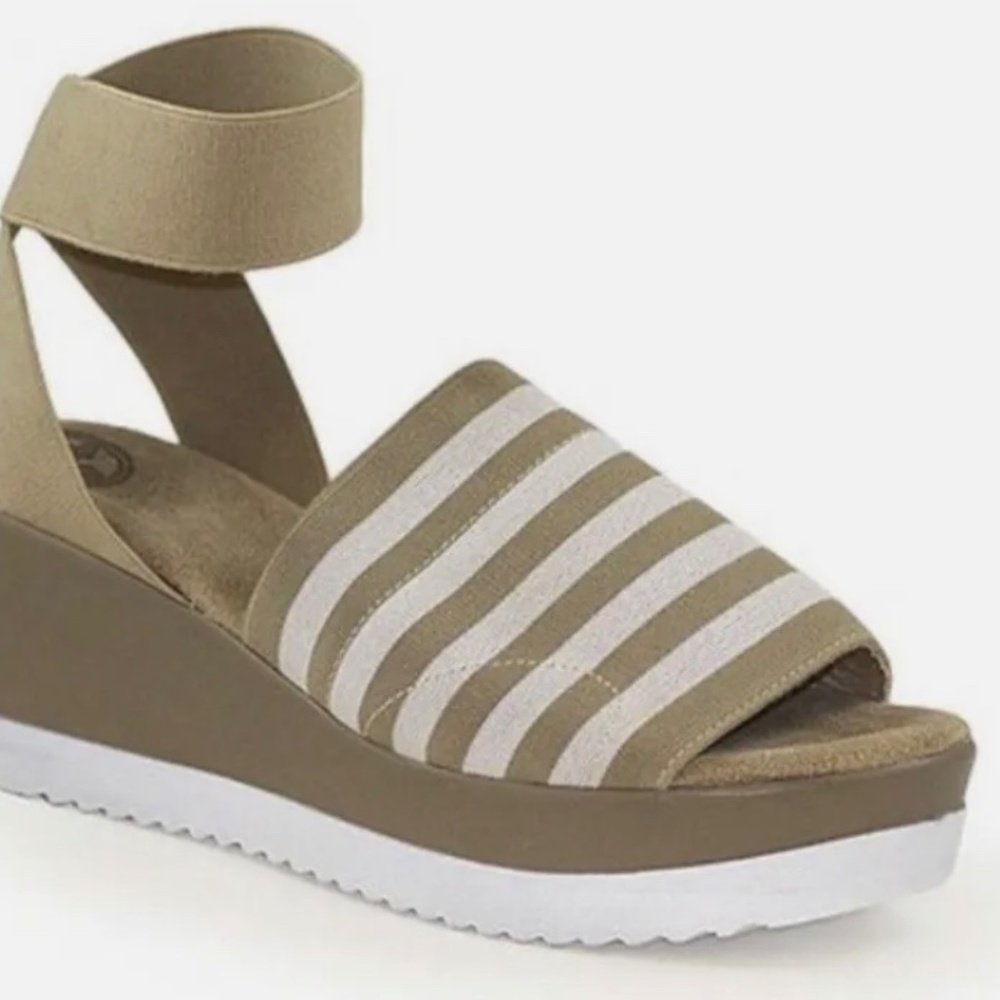 CHARLESTON SHOE CO NWB Palm Stripe Wedge Sandal in Tan and White SIZE 8